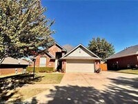 Building Photo - Three Bedroom/Two Bath Home
