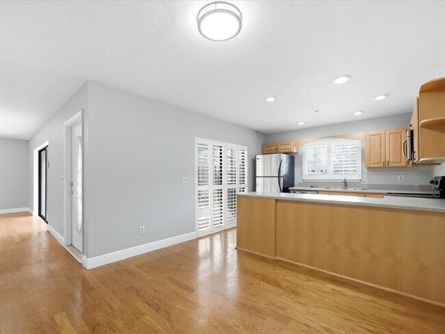 Building Photo - 15338 E Pond Woods Dr