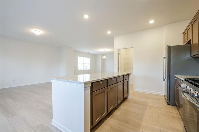 Building Photo - 131 Shelter Ln E