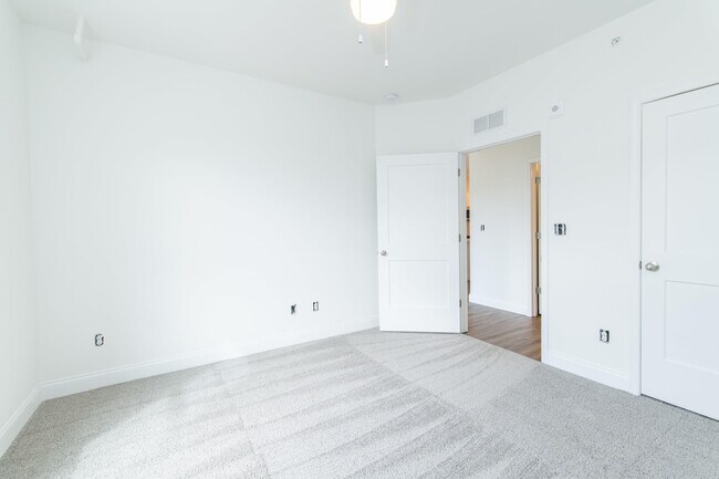 Building Photo - 231 Walton Ave