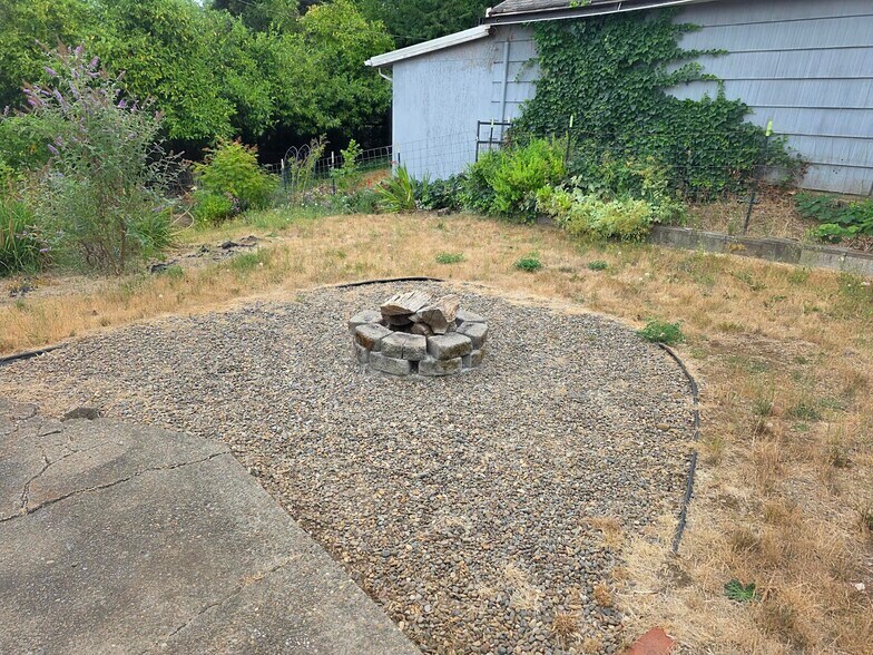 Building Photo - 1340 SW Hayter St