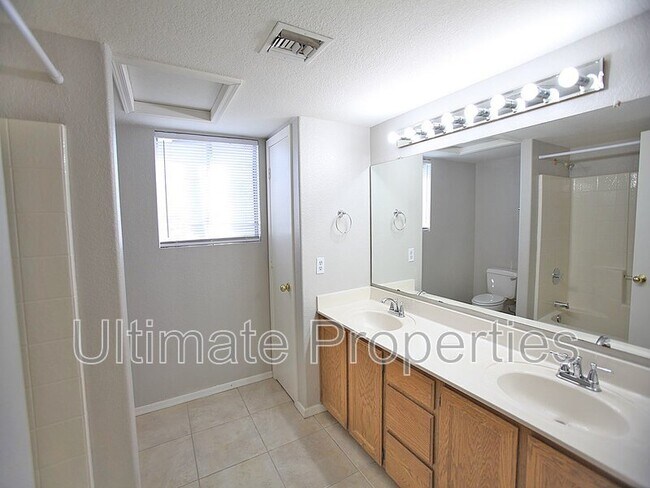 Building Photo - 5911 W Shangri-la Rd