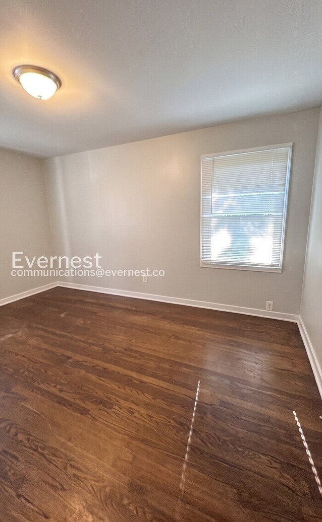 Building Photo - 5725 Avenue O