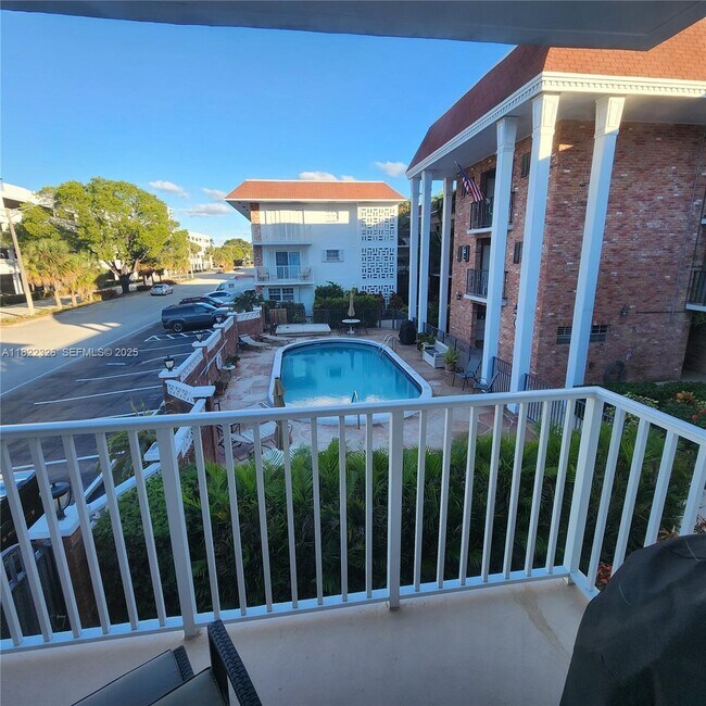 Building Photo - 2424 NE 9th St