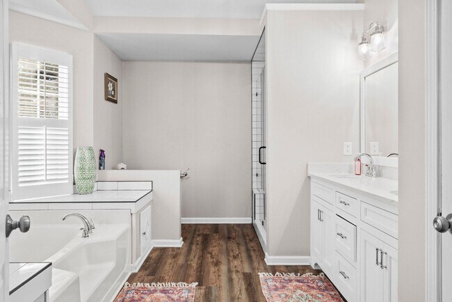 Building Photo - 66 Woodmont Ln