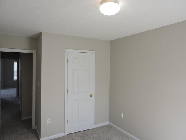 Building Photo - 207 Swaying Pine Ct