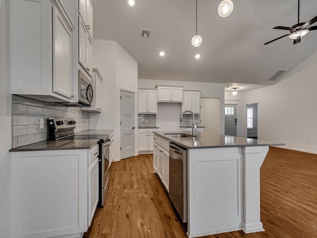 Building Photo - 4 Bedroom + Yukon Schools