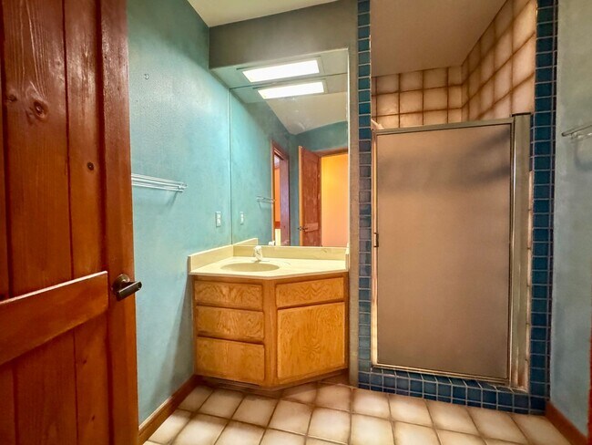 Building Photo - Sandia Heights Gem