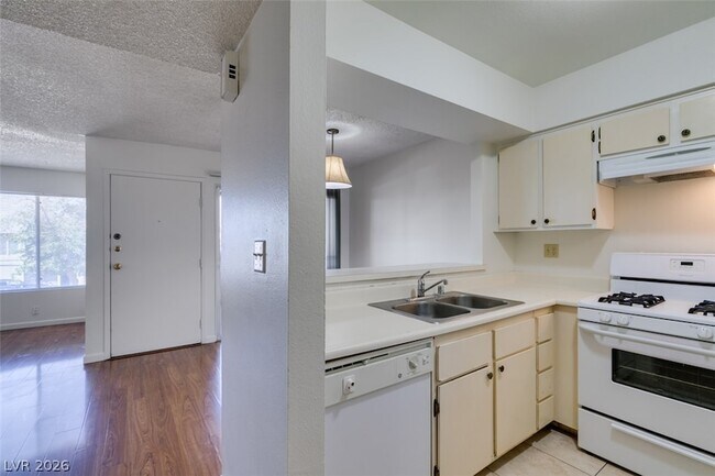 Building Photo - 1404 Santa Anita Dr