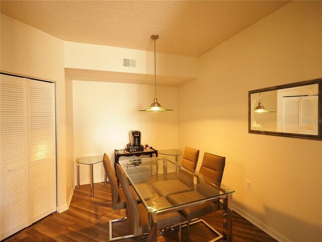 Building Photo - 5655 Bentgrass Dr