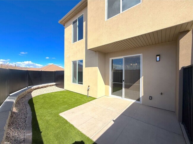 Building Photo - Brand New 3 bed, 2.5 Bath 1 car garage Townhome