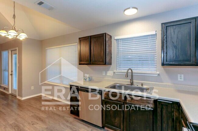 Building Photo - 1614 Twisted Oak Dr