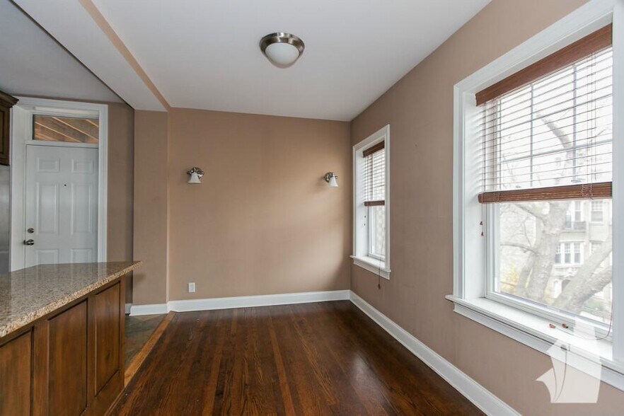 Building Photo - 4836 N Paulina St