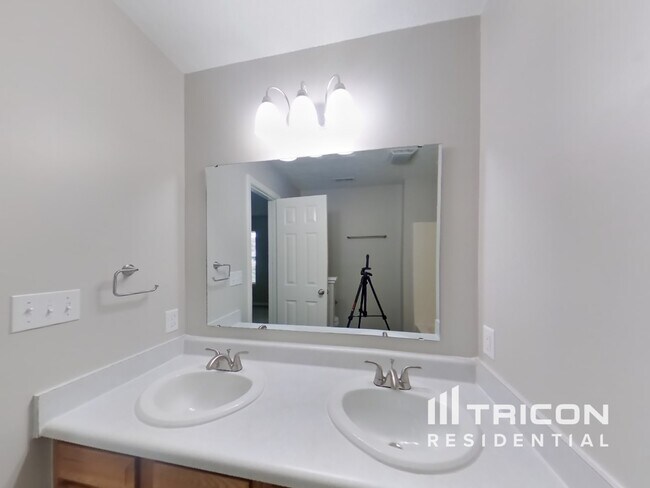 Building Photo - 11102 Leo Drive Indianapolis IN