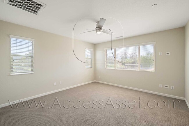 Building Photo - Stunning  Two-Story 4 Bed/3 Bath Home in B...