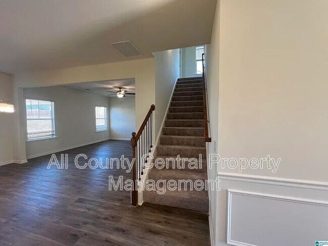 Building Photo - 887 Ridgeway Ave