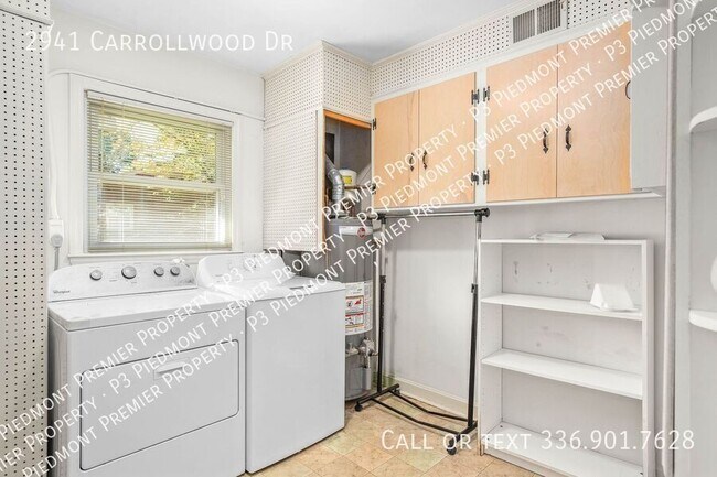 Building Photo - Spacious 3 Bedroom - Call Leasing Agent Li...