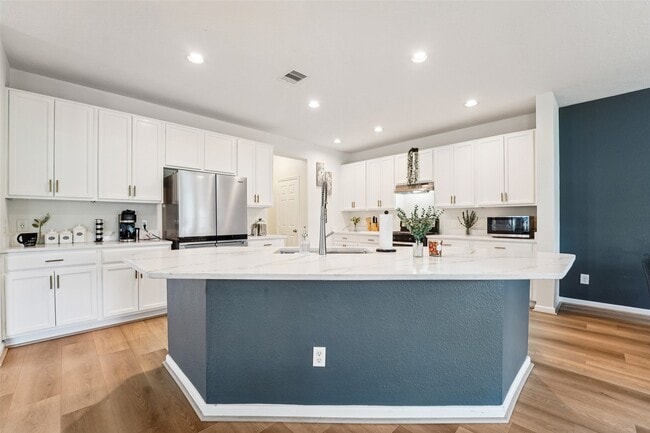 Building Photo - 4306 Lake Cypress Cir