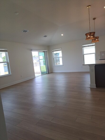 Building Photo - 59 Signet Cir