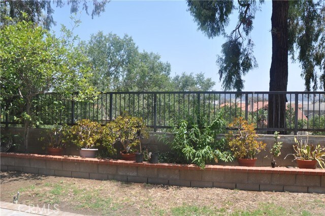 Building Photo - 206 Goldenrod Dr