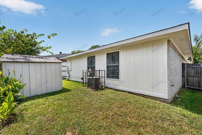 Building Photo - 10340 Blackjack Oaks Dr
