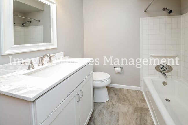 Building Photo - Recently Remodeled 3 Bedroom Duplex Ranch ...
