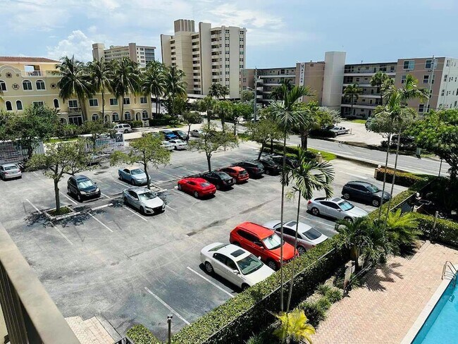 Building Photo - 400 N Riverside Dr