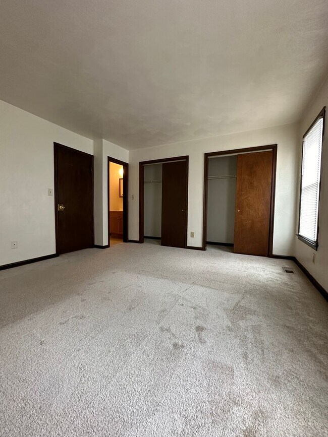 Building Photo - 3825 Buchanan Dr