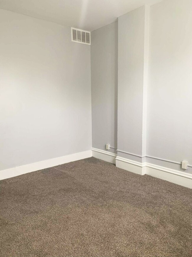 Building Photo - 635-639 Oregon Street