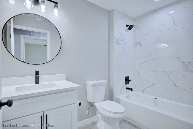 Building Photo - 295 Lincoln Rd NE