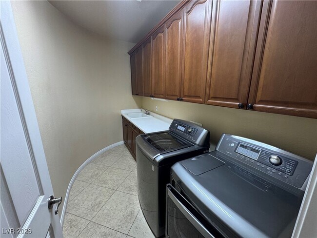 Building Photo - 332 Glistening Cloud Dr