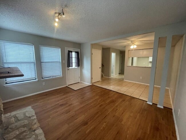 Building Photo - 12307 Deer Falls Dr
