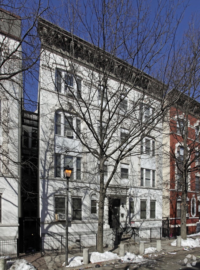 Building Photo - 27 Monticello Ave