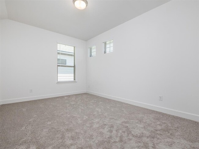 Building Photo - 217 Gary Wayne Dr