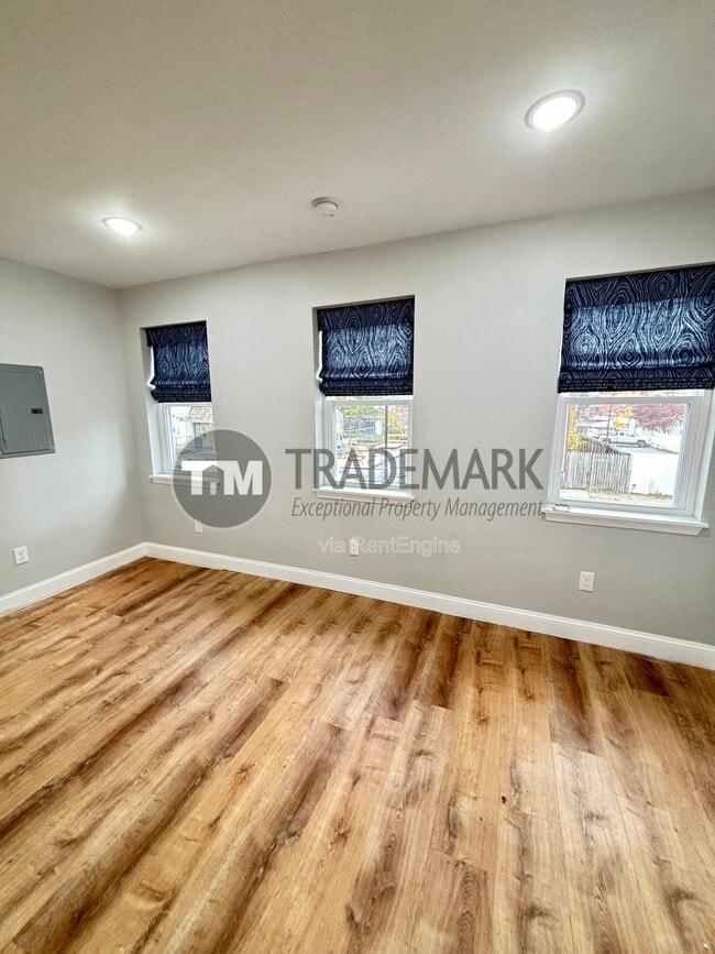 Building Photo - 758 Manor St