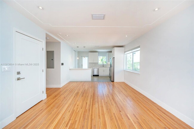 Building Photo - 636 Malaga Ave