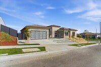 Building Photo - 30000 N Camino los Robles