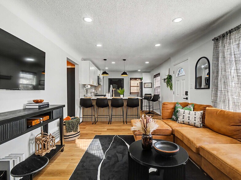 Building Photo - 5252 W 45th St