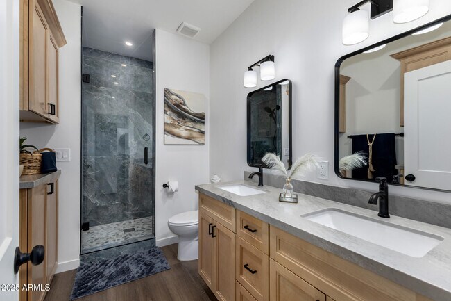 Building Photo - 12005 N Panorama Dr