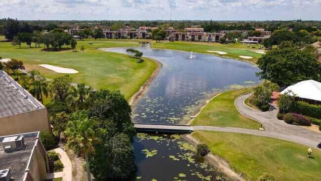 Building Photo - 4657 Fountains Dr S