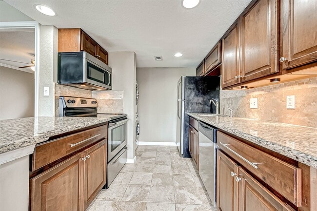 Building Photo - 2503 McCue Rd