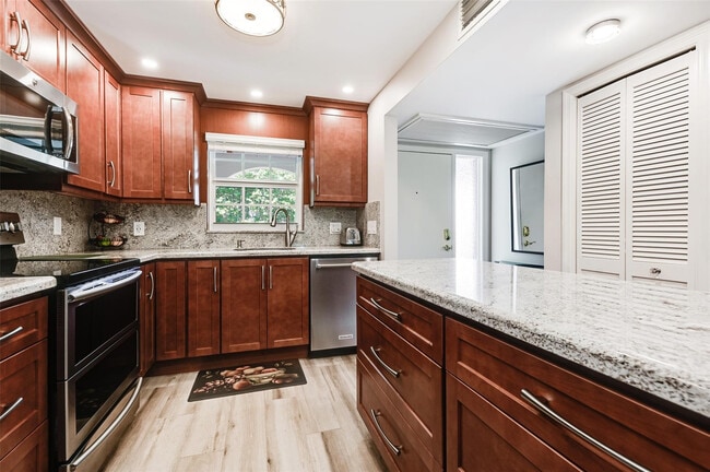 Building Photo - 773 Jeffery St