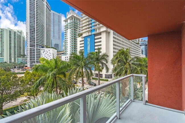 Building Photo - 1155 Brickell Bay Dr