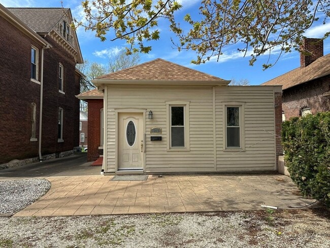 Building Photo - 309 S 8th St