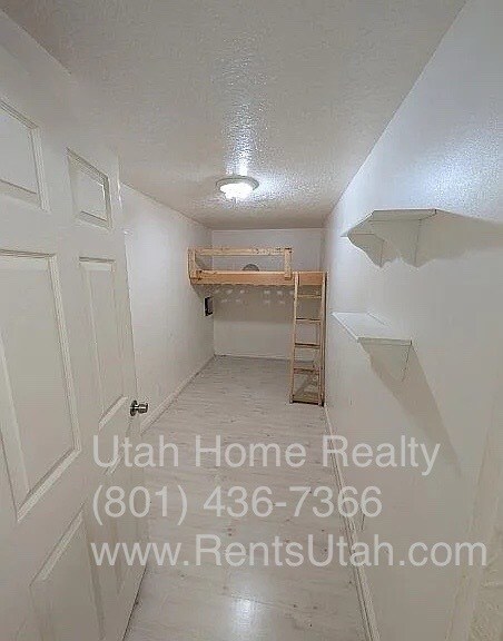 Building Photo - Orem Townhome