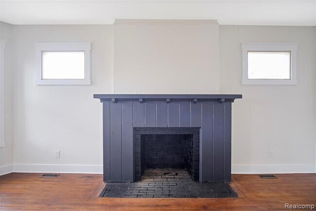 Building Photo - 900 Hazelwood St