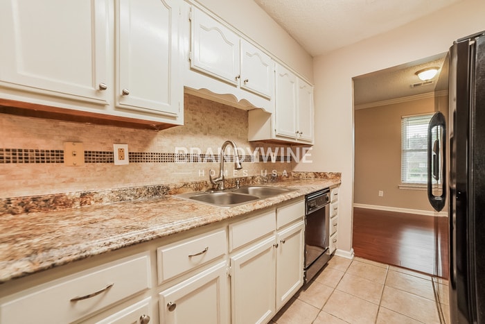 Building Photo - 6490 Saddleback Cir