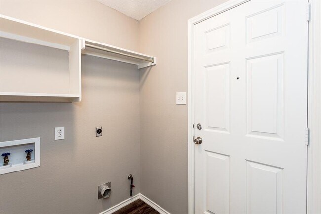 Building Photo - 923 Golden Grove Dr