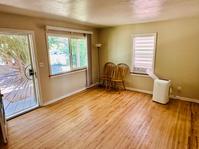 Building Photo - 1316 Buena Vista Dr SE