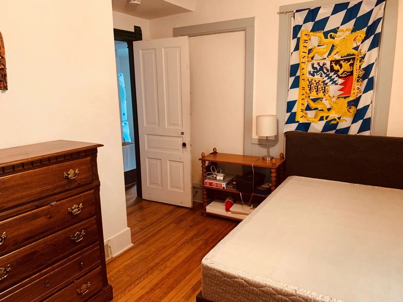 Building Photo - 817 E Johnson St